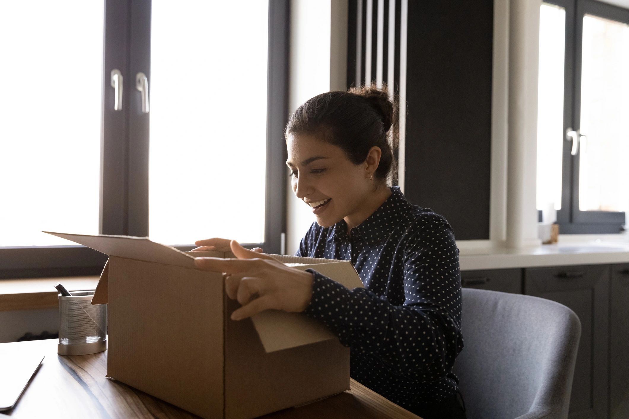 Customer receiving a parcel delivery